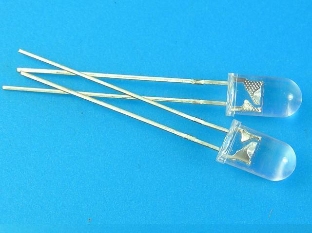 LED dioda bílá 5mm, kulatá, čirá, 13000mCD - Kliknutím na obrázek zavřete