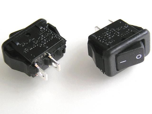 Vypínač kolébkový miniaturní CA MR5-110-F5-BBWC-3 černý ON-OFF - Kliknutím na obrázek zavřete